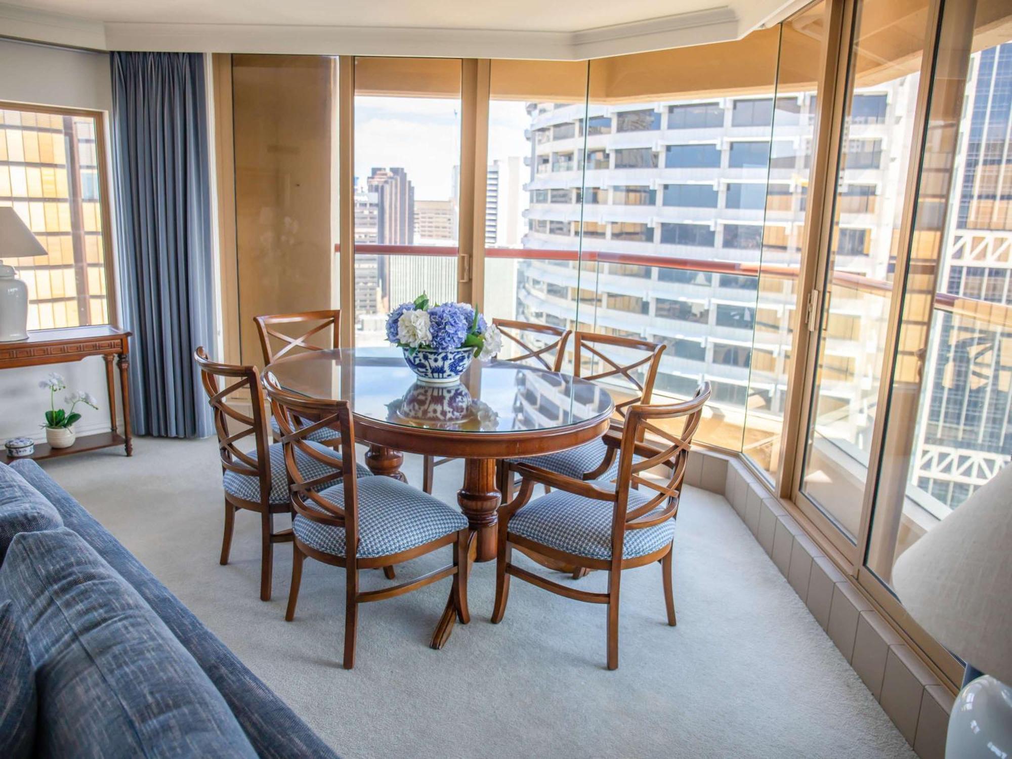 The Sebel Quay West Suites Сидни Екстериор снимка A typical dining room