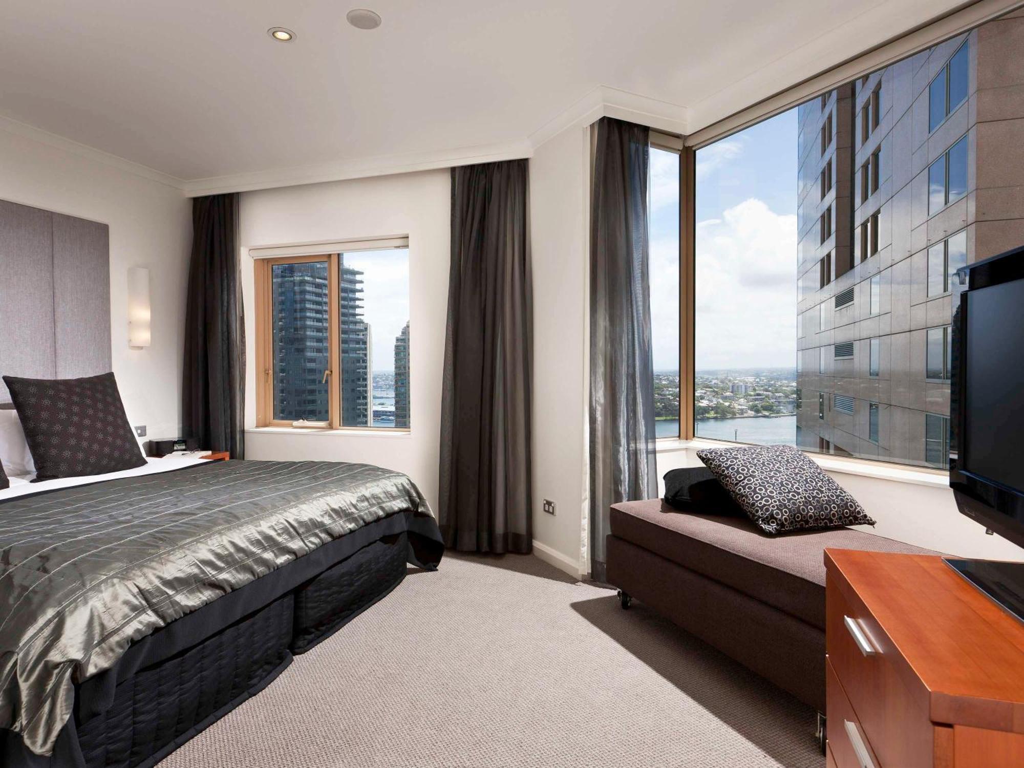 The Sebel Quay West Suites Сидни Екстериор снимка A bedroom at the Crown Towers